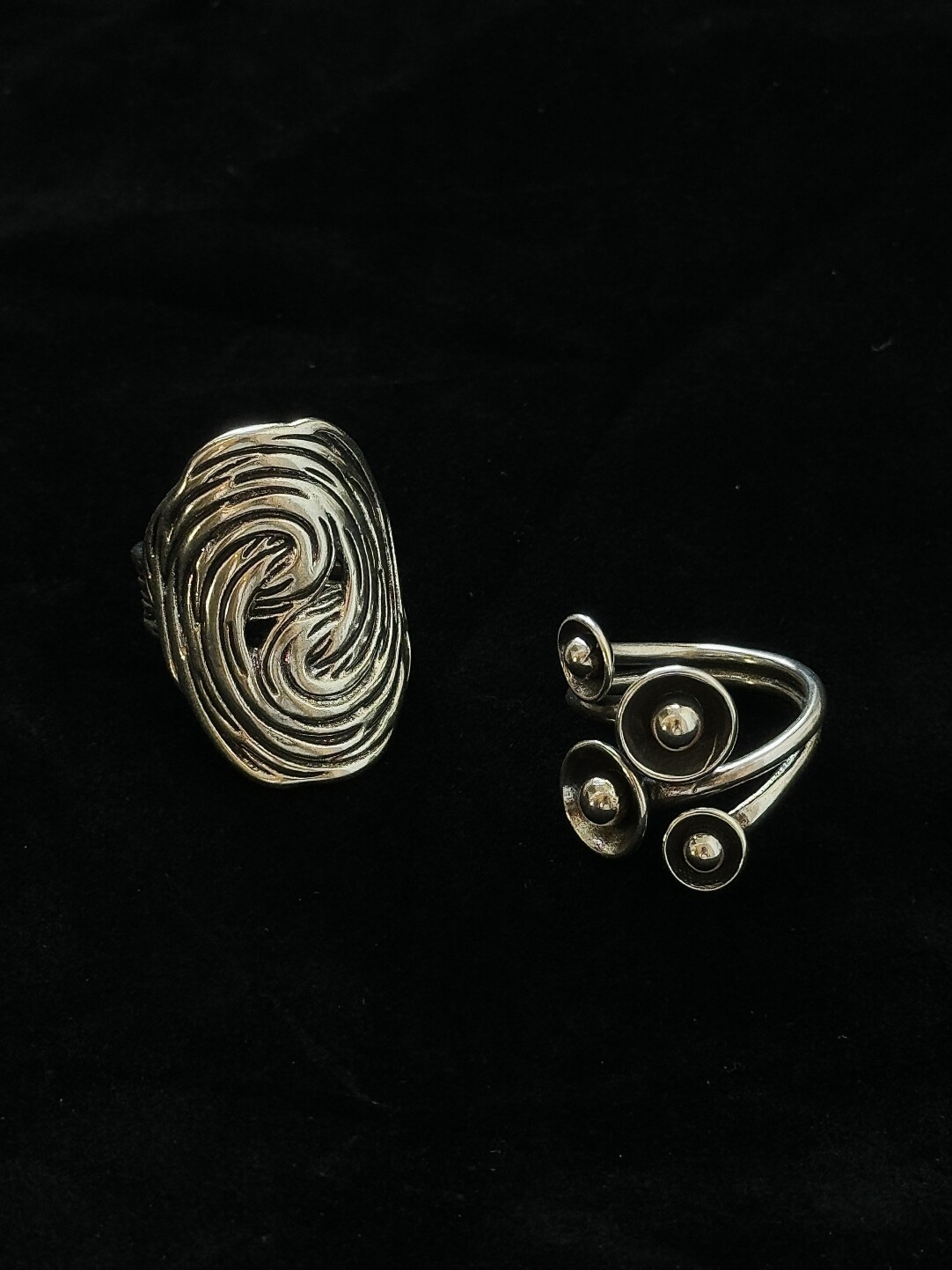 Vintage Floral Cluster Ring – Antique Metal Carved Vintage Floral Cluster Ring – Antique Metal Carved