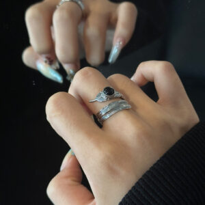 Black Feather Romance – Vintage Loop Ring